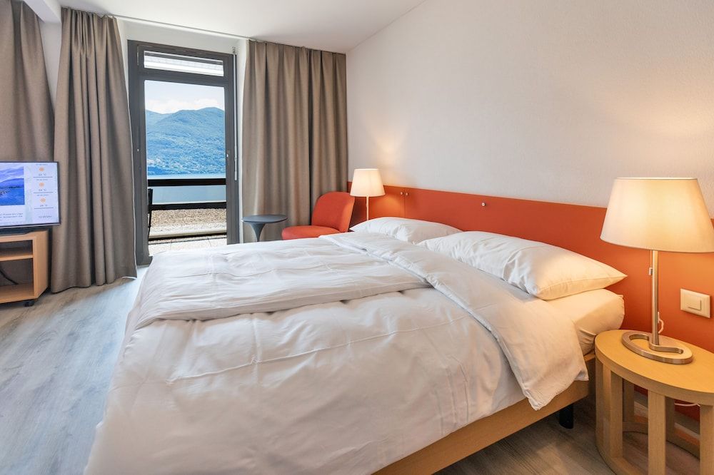Family Lake View Room