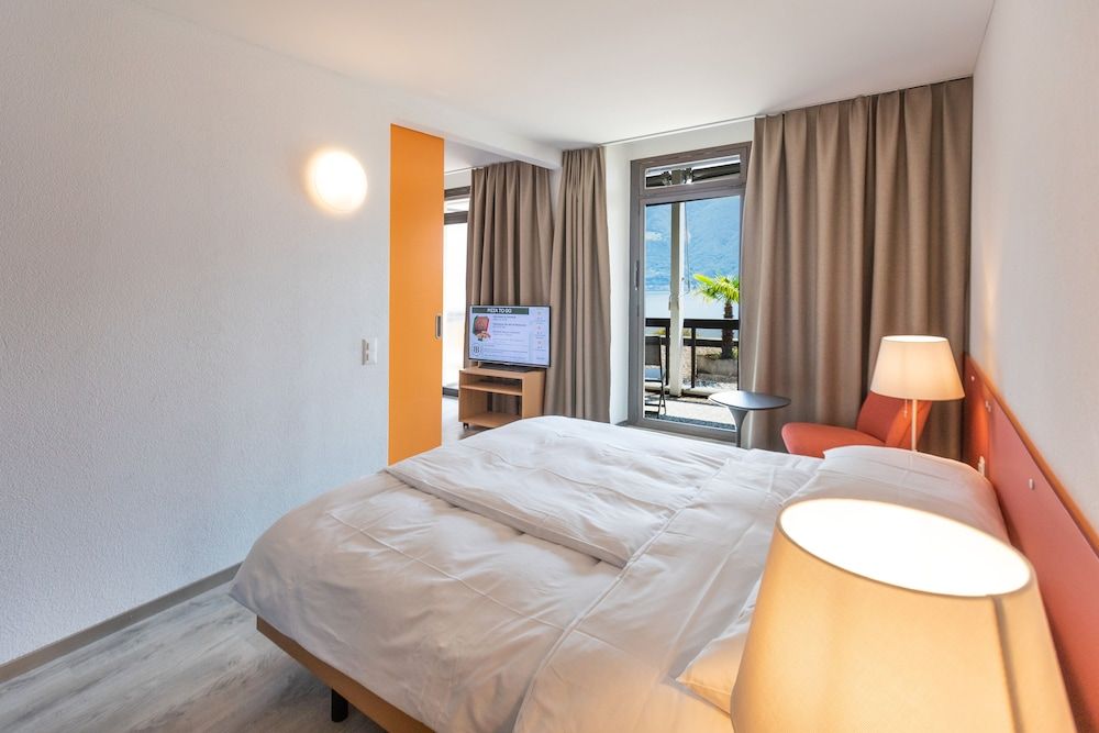 Family Lake View Room