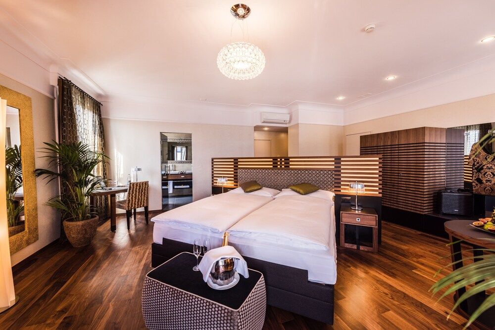 undefined Art Deco Hotel Montana 10