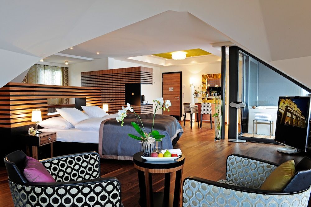 undefined Art Deco Hotel Montana 2