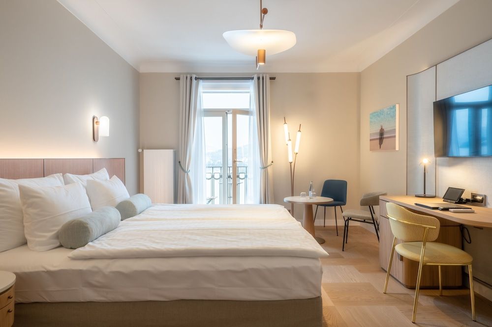 Art Deco Hotel Montana Deluxe Room Lakeside