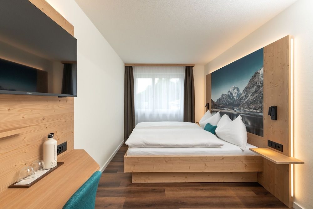 Berghotel Randolins Economy Double Room 4