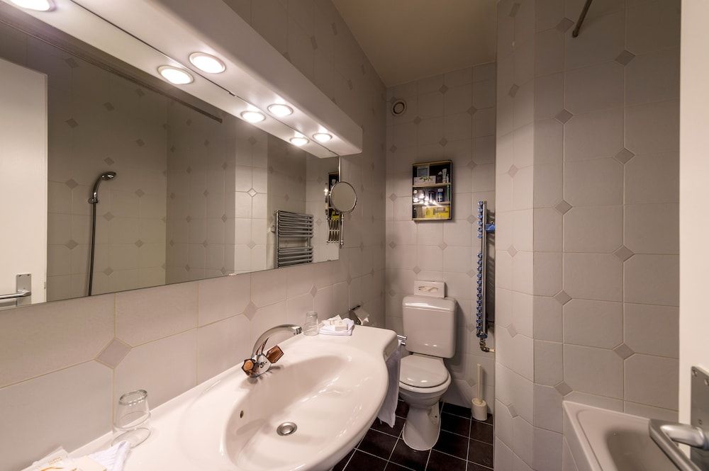 Hotel Churchill Standard Twin Room 12