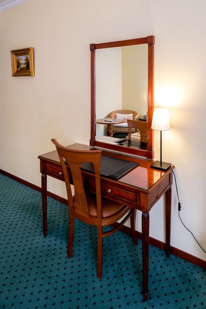 Hotel Churchill Standard Twin Room 13