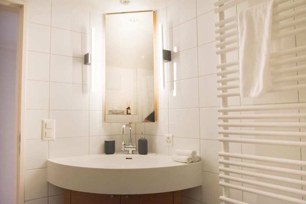 Lake Side Location Bellevue City Apartment, 2 Bedrooms, Non Smoking, Lakeside 12