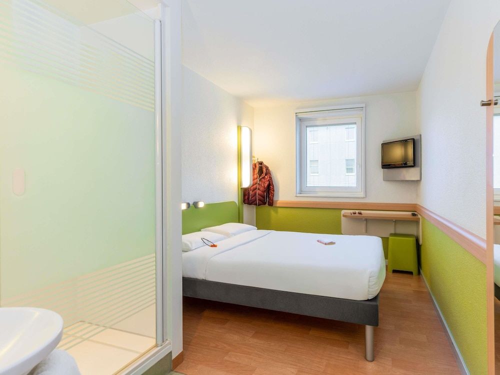 ibis budget Zurich City West Double Room, 1 Double Bed 5