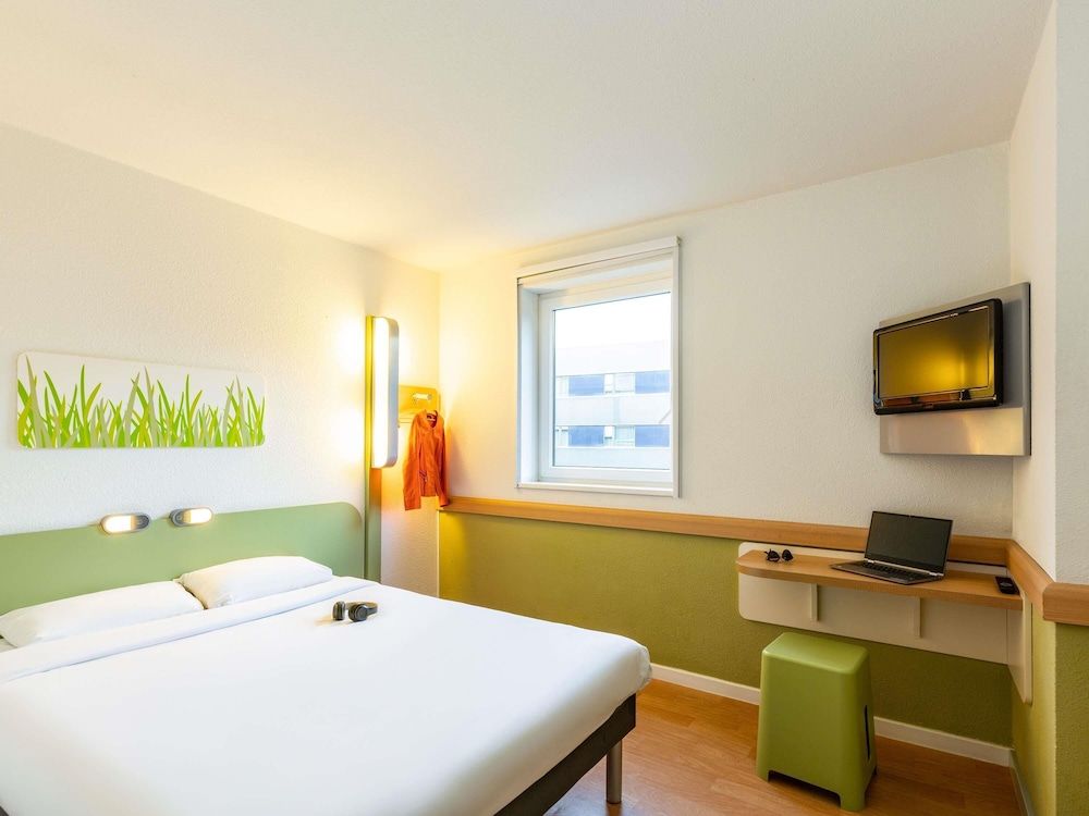ibis budget Zurich City West Double Room, 1 Double Bed 4