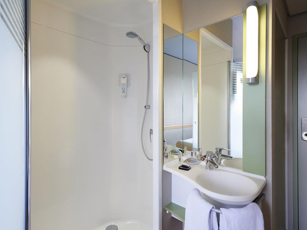 ibis budget Basel City Twin Room, 2 Twin Beds 6