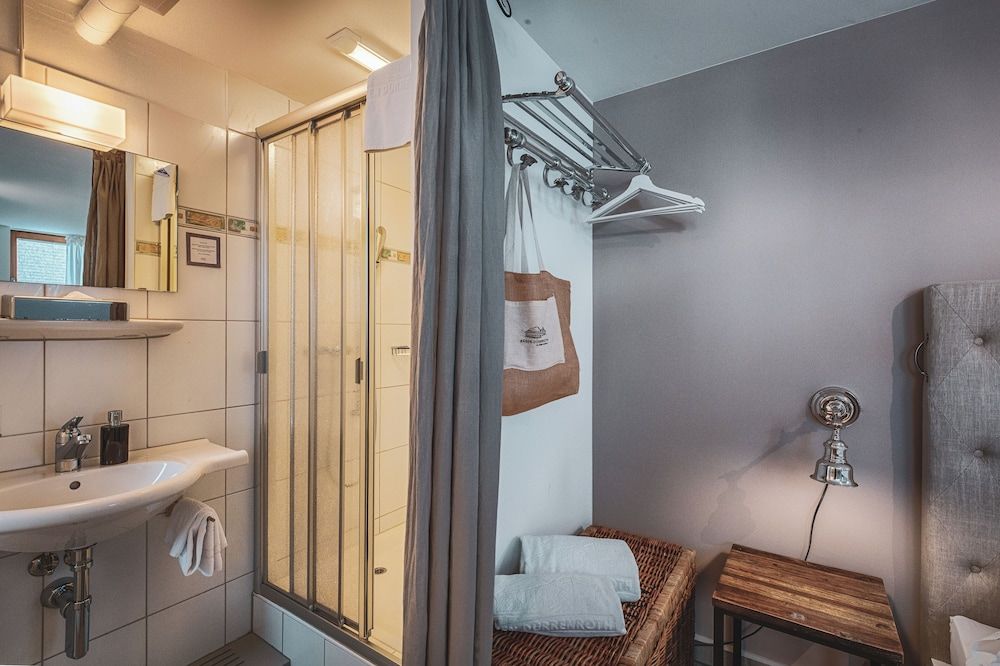 Romantik Hotel Bären Double Room (Budget) 4
