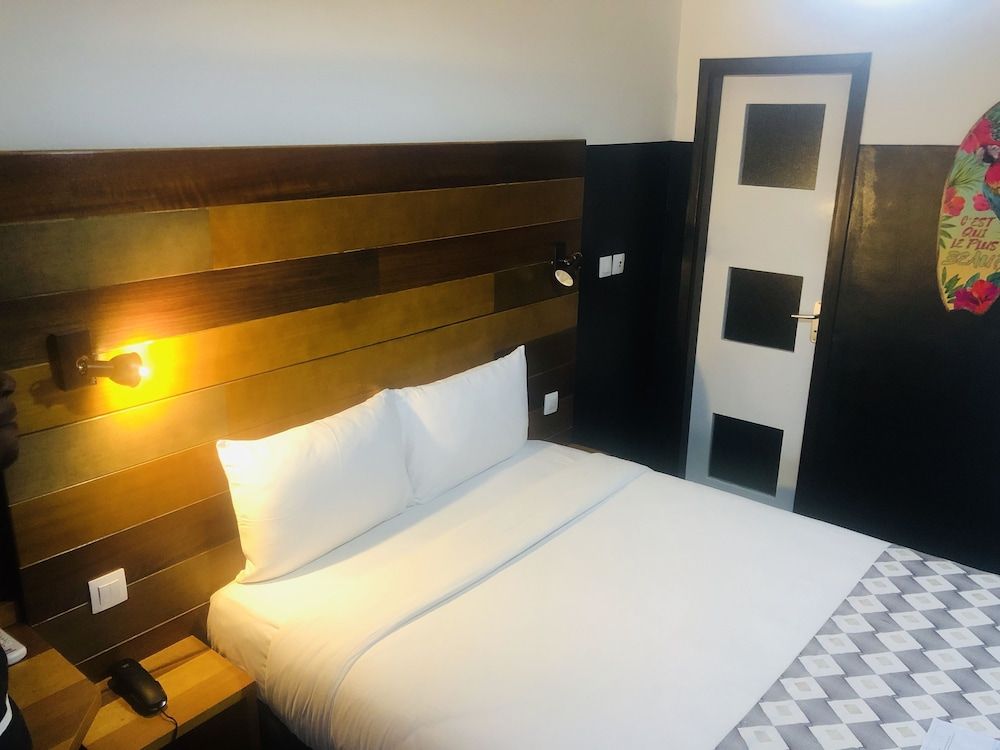 Détente Hôtel Suite, Jetted Tub, Garden View 4