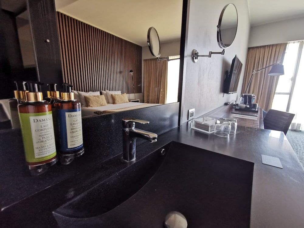 DoubleTree by Hilton Santiago Kennedy Room, 2 Twin Beds 4