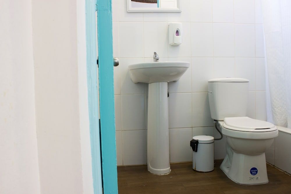 Hostal Providencia - Hostel Double Room, Shared Bathroom 4