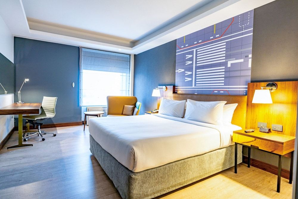 Courtyard by Marriott Santiago Airport Room, 1 King Bed 3