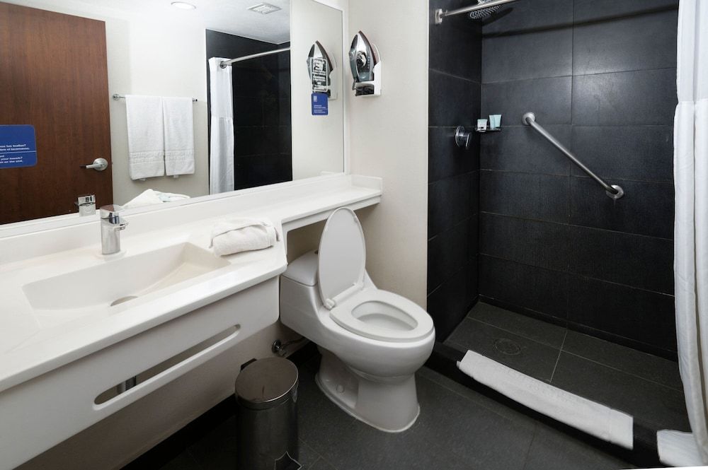 City Express by Marriott Santiago Aeropuerto Chile Room, 1 Queen Bed 7