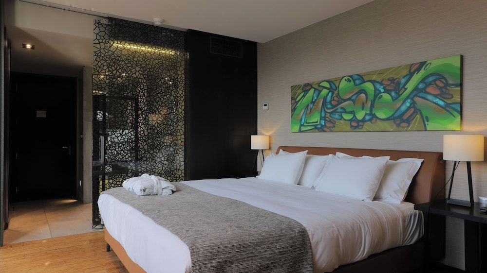 Ladera Hotel Double Room, 1 King Bed 5