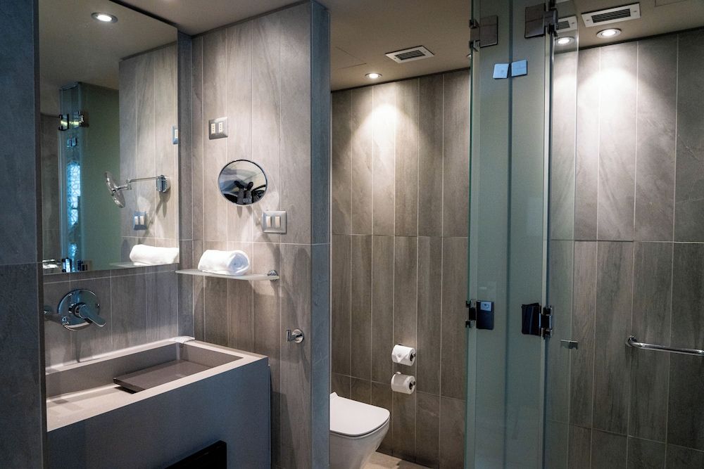 Ladera Hotel Double Room, 1 King Bed 10