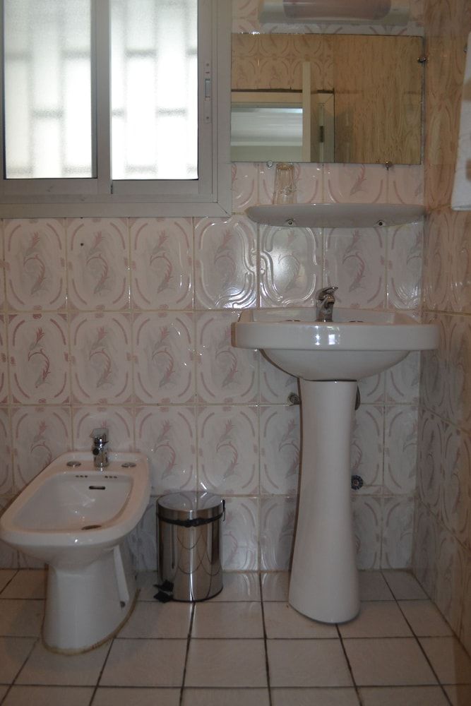 Hôtel La Falaise Bonanjo Standard Double Room 5