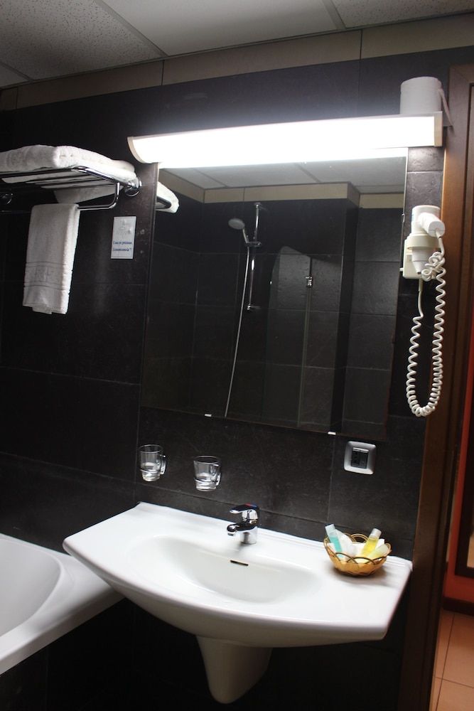 Djeuga Palace Standard Double Room 4