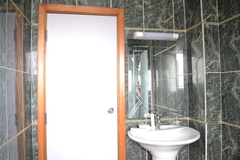 Noubou International Hotel Triple Room 3