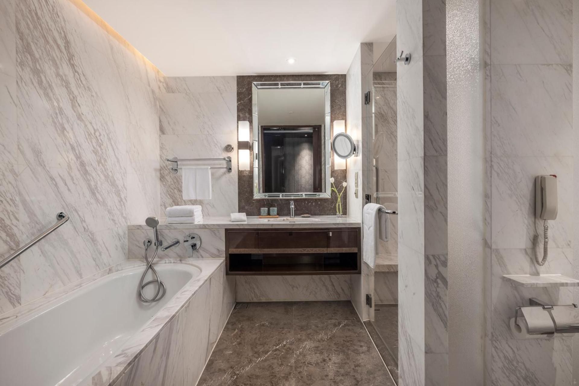 undefined Midtown Shangri-La, Hangzhou 7