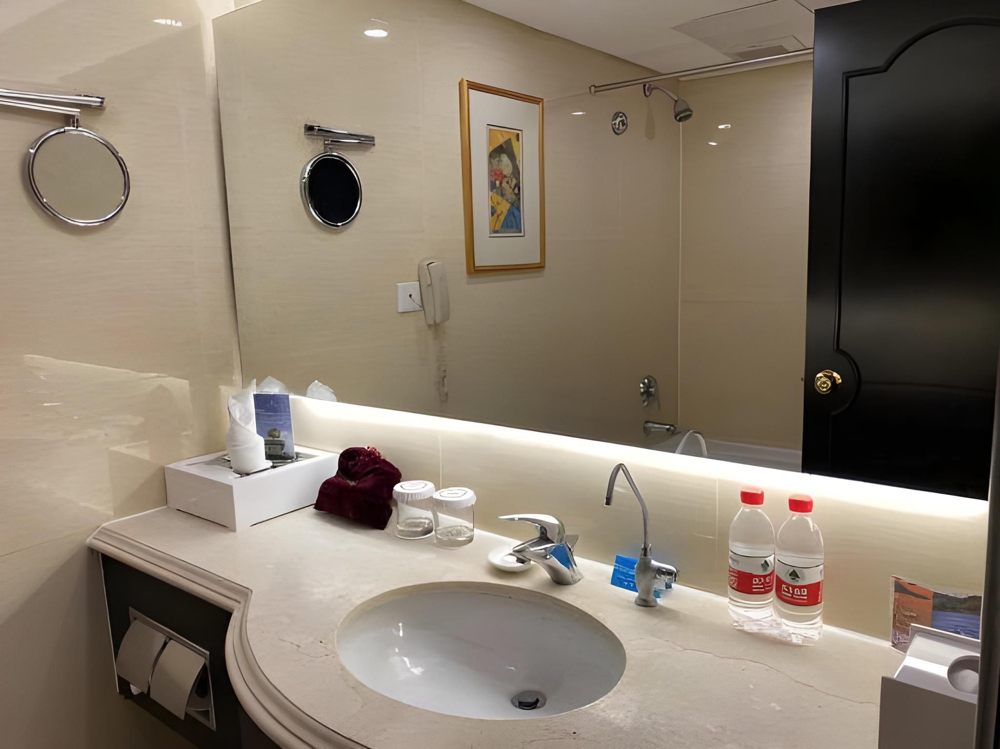 Business Suite Twin Bed