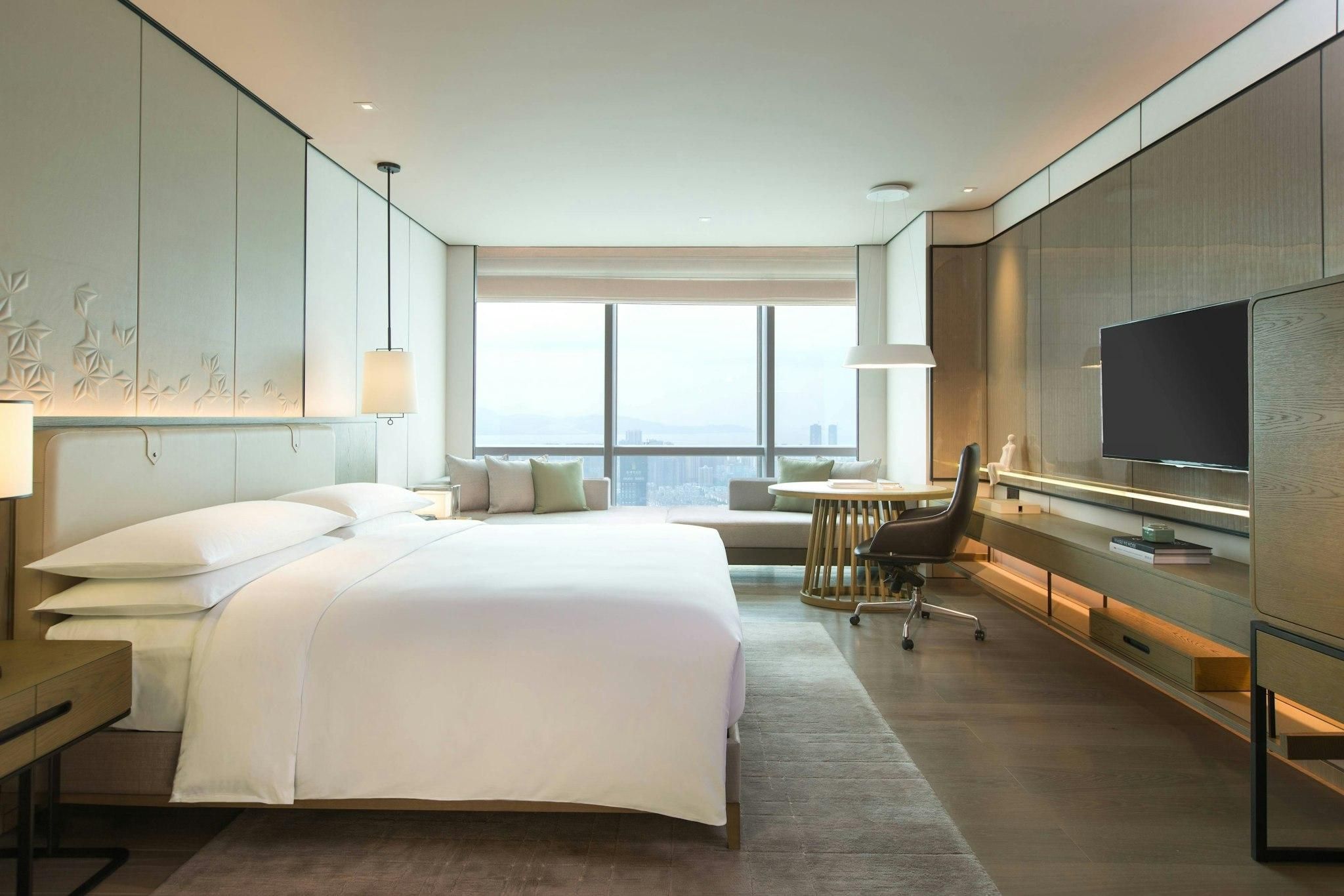 Guest room, 1 King, City view
