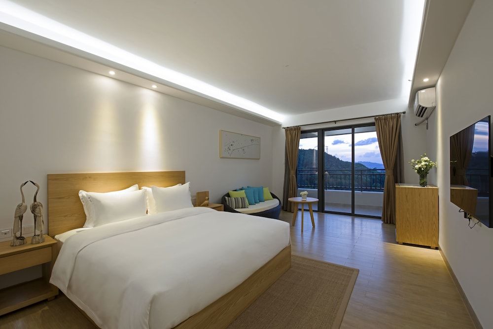 Lake View Apartment King Room