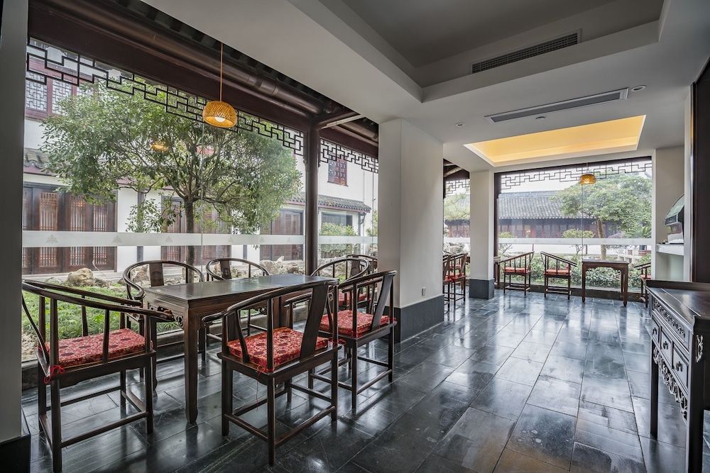 undefined Graceland Garden Court Hotel 10