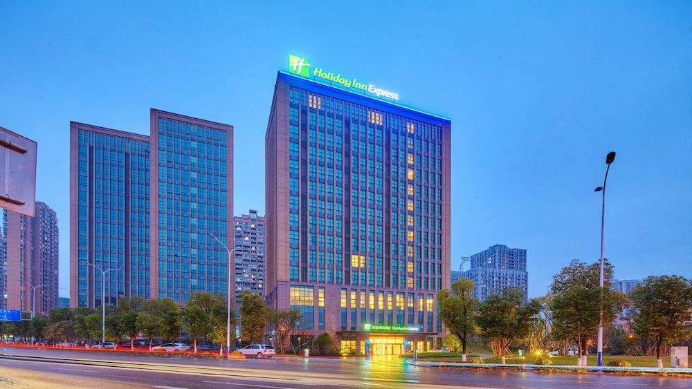 undefined Holiday Inn Express Chongqing University Town, an IHG Hotel 4