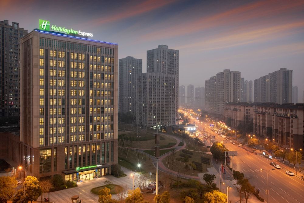 undefined Holiday Inn Express Chongqing University Town, an IHG Hotel 9