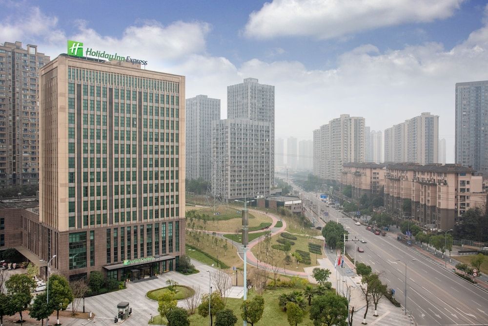 undefined Holiday Inn Express Chongqing University Town, an IHG Hotel 10