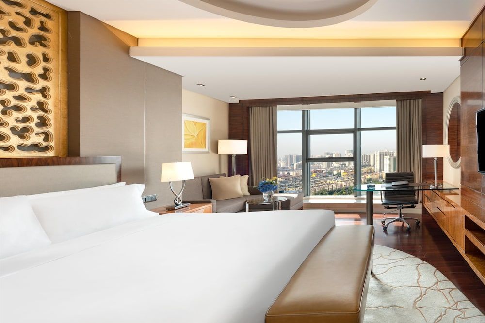 Executive Suite, 1 King Bed, Business Lounge Access, City View (Executive Suite)