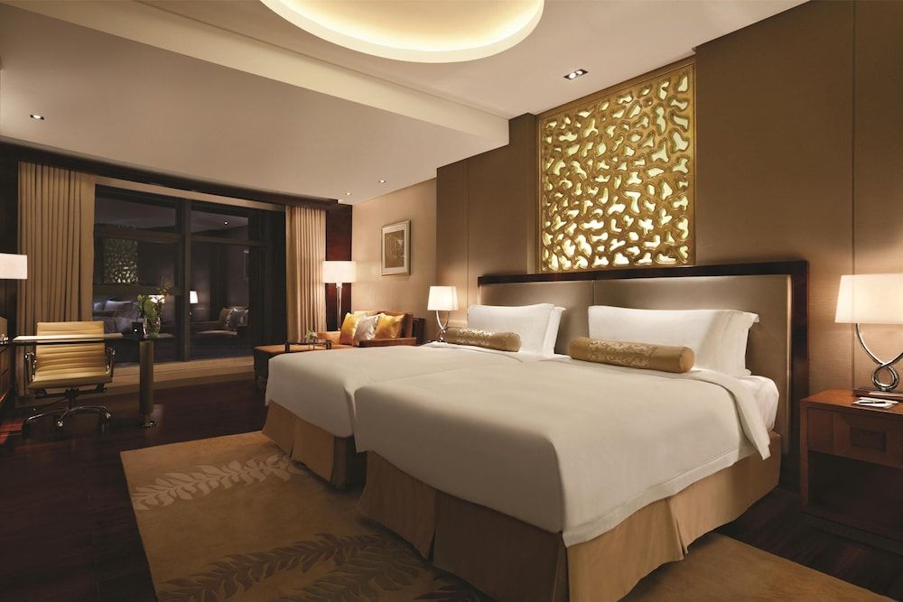 Executive Room, 2 Twin Beds, Business Lounge Access, City View
