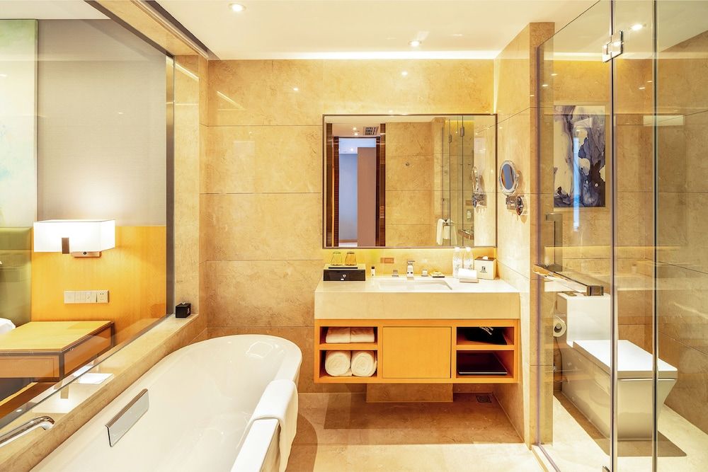 Standard Room, 1 King Bed, City View