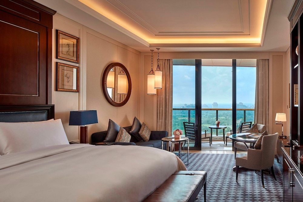 Club Room, 1 King Bed, Balcony, Golf View