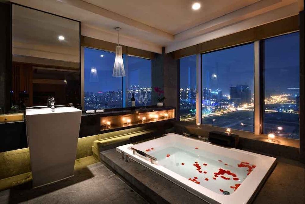 Signature Suite