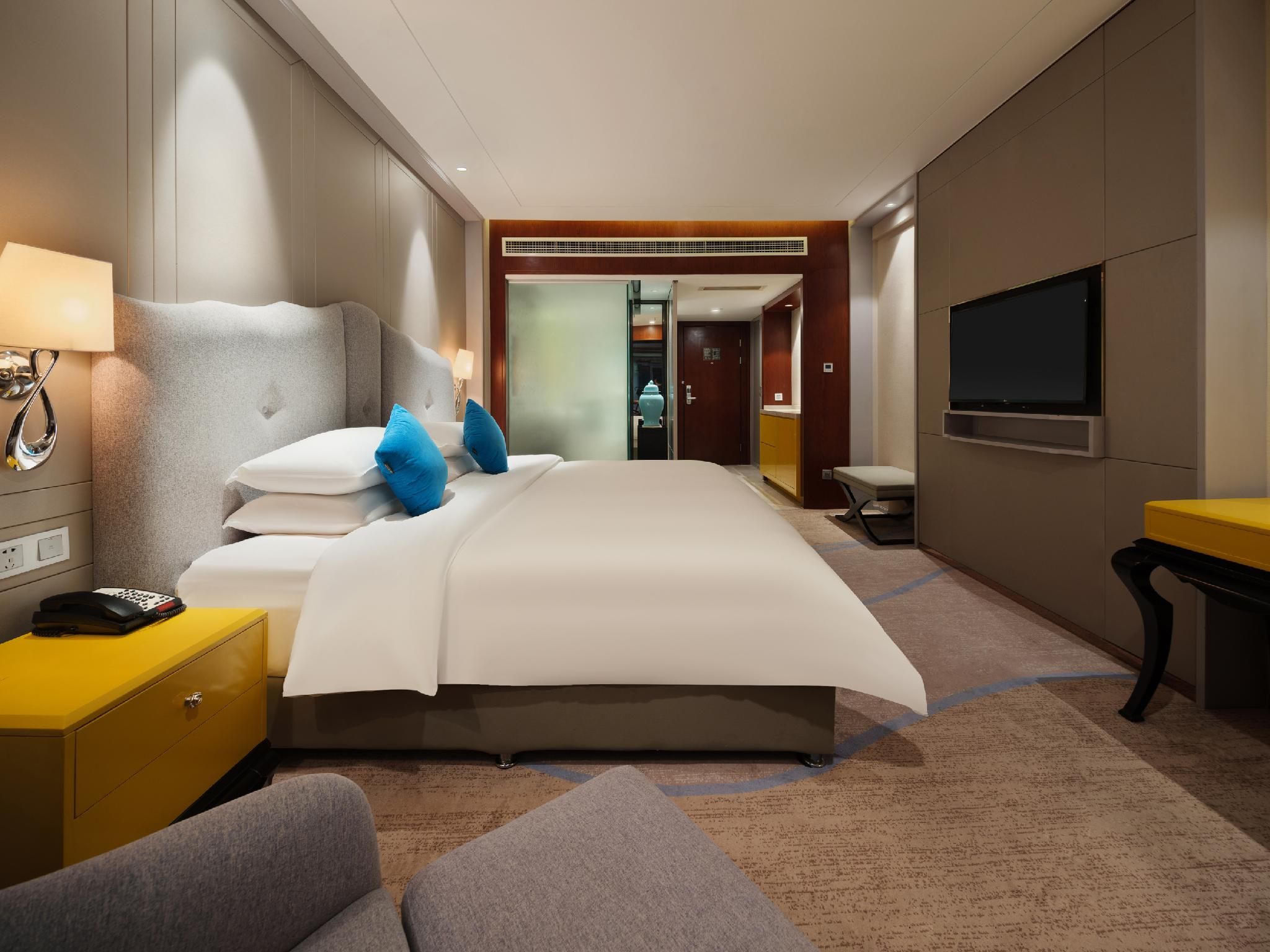 Comfort Queen Room