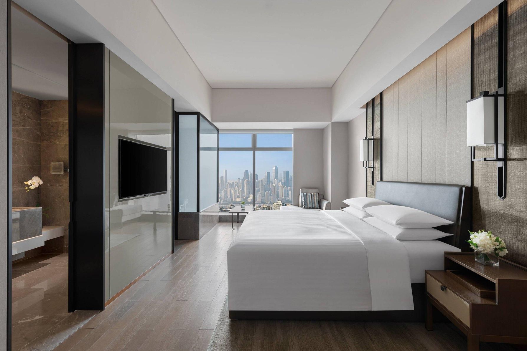 Guest room, 1 King, City view