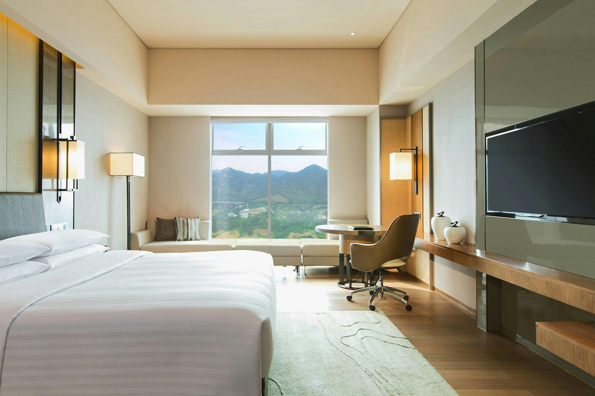 Guest room, 1 King, Mountain view
