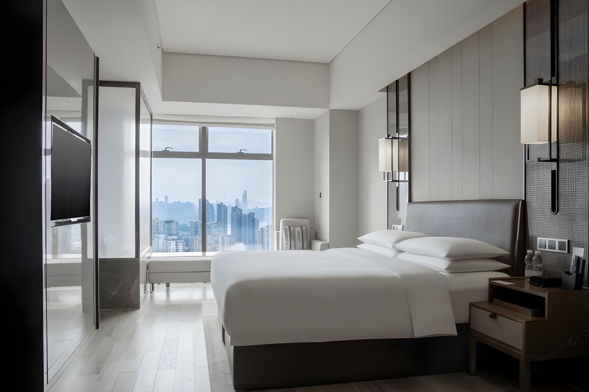 Guest room, 1 King, City view