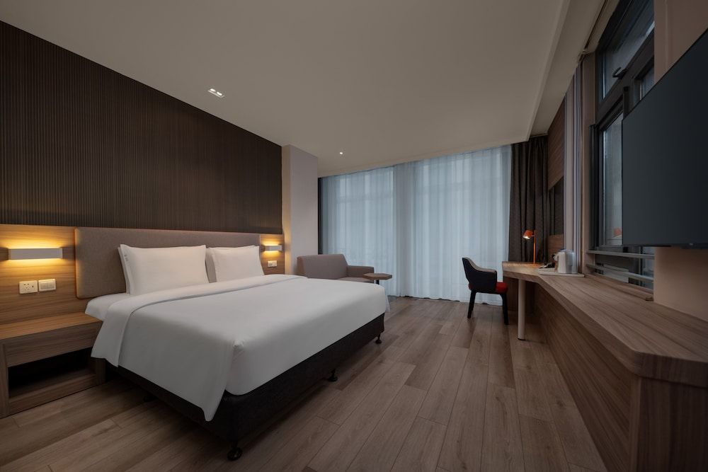 Standard Room, 1 King Bed (Extra Floor Space)