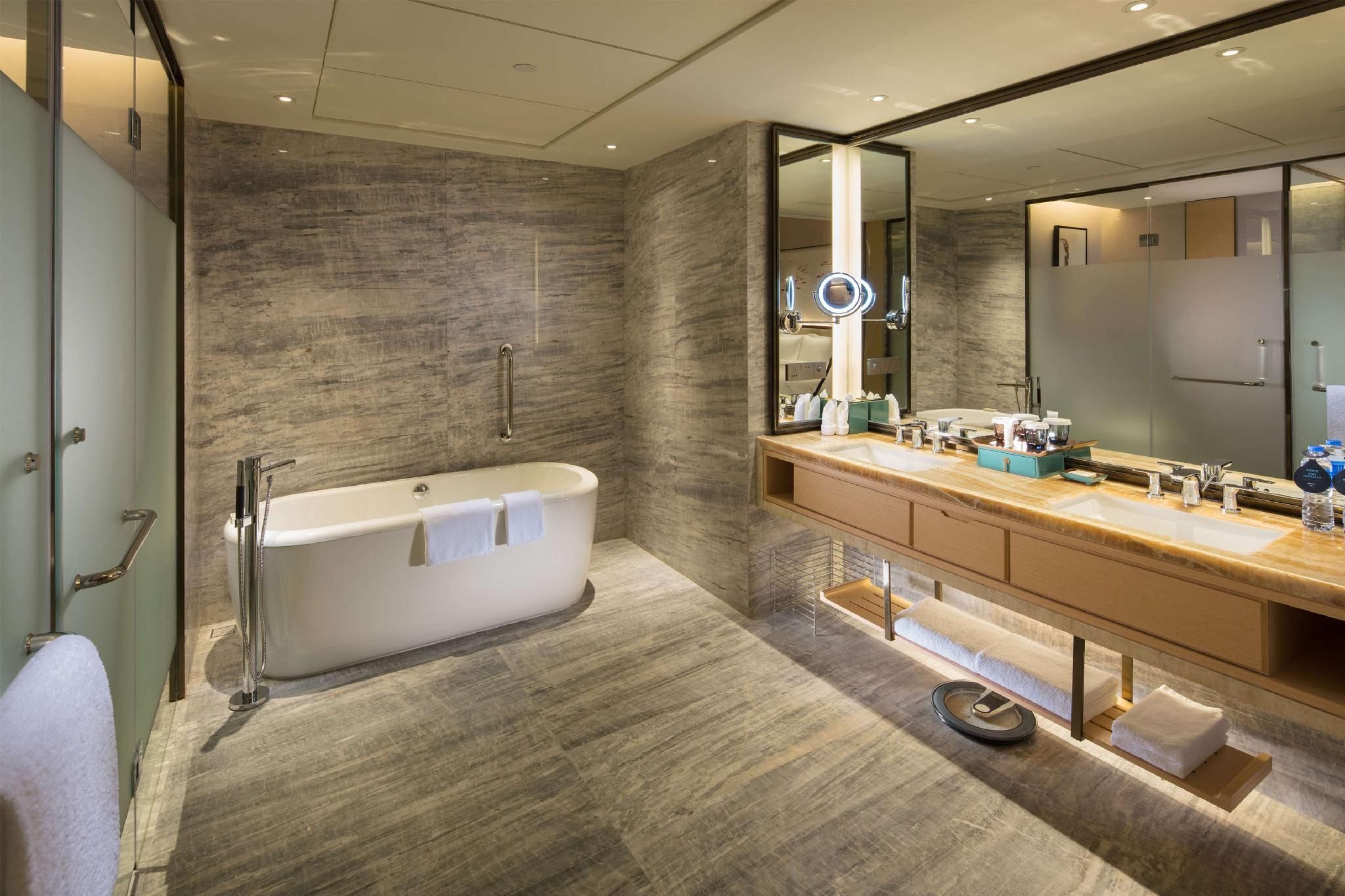 Twin Executive Deluxe Room Lounge Access