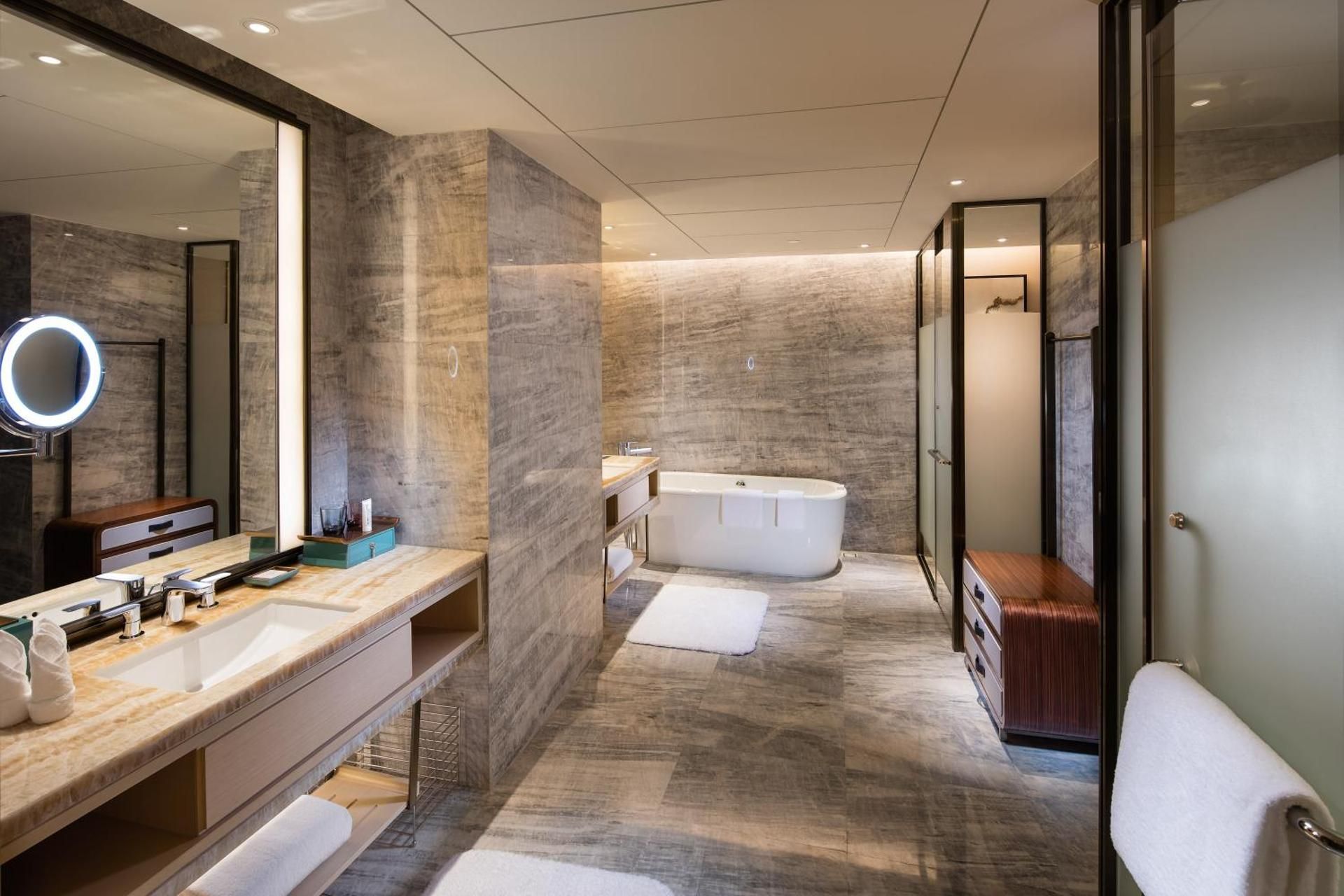 King Premier Suite