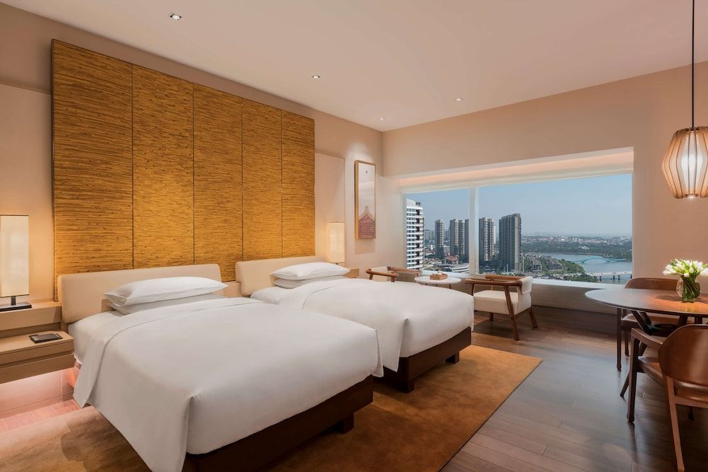 2 Twin Beds with Ocean Bay View