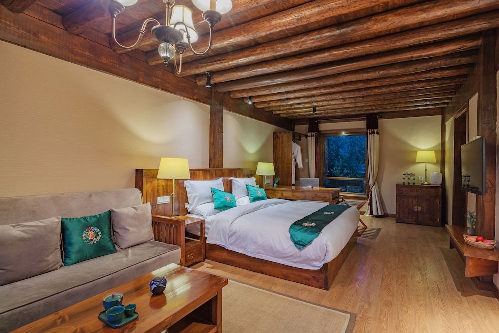 Arrokhampa By Zinc Journey Shangrila Deluxe Queen Room 3