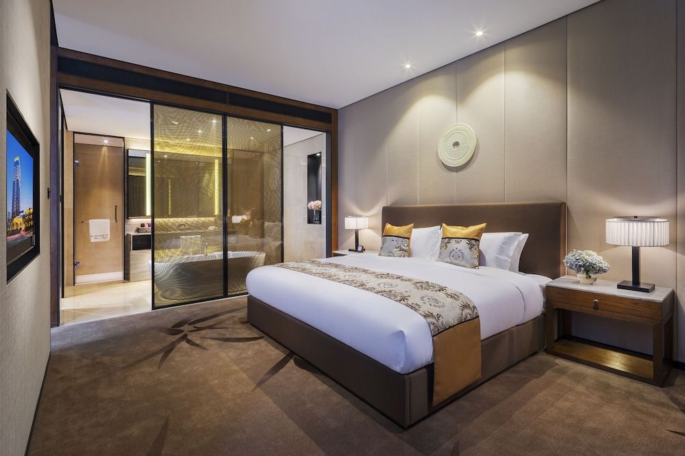 Executive Suite, 1 King Bed, Smoking
