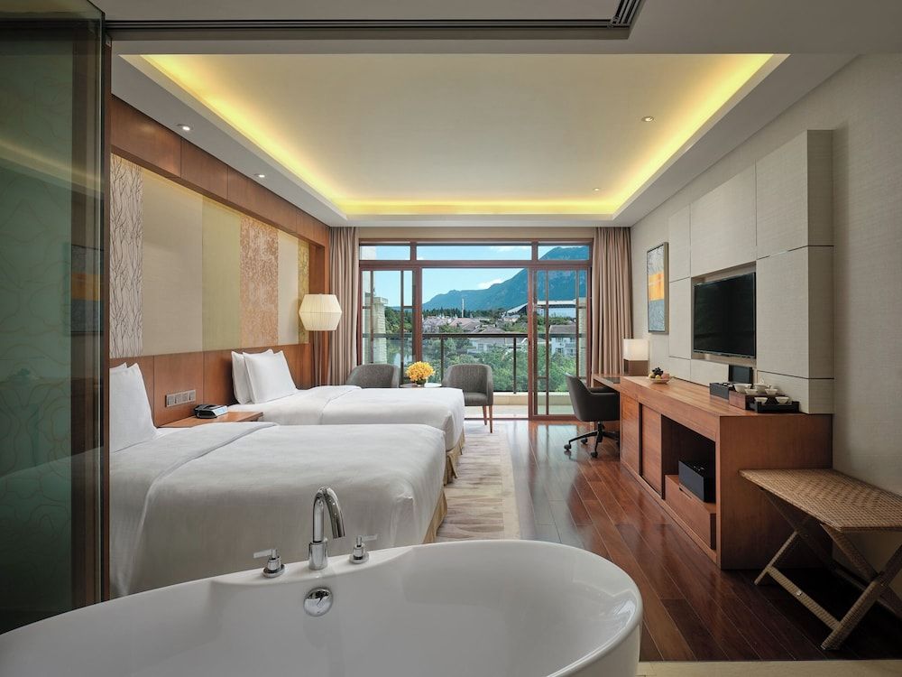 Standard Room, 1 King Bed, Mountain View