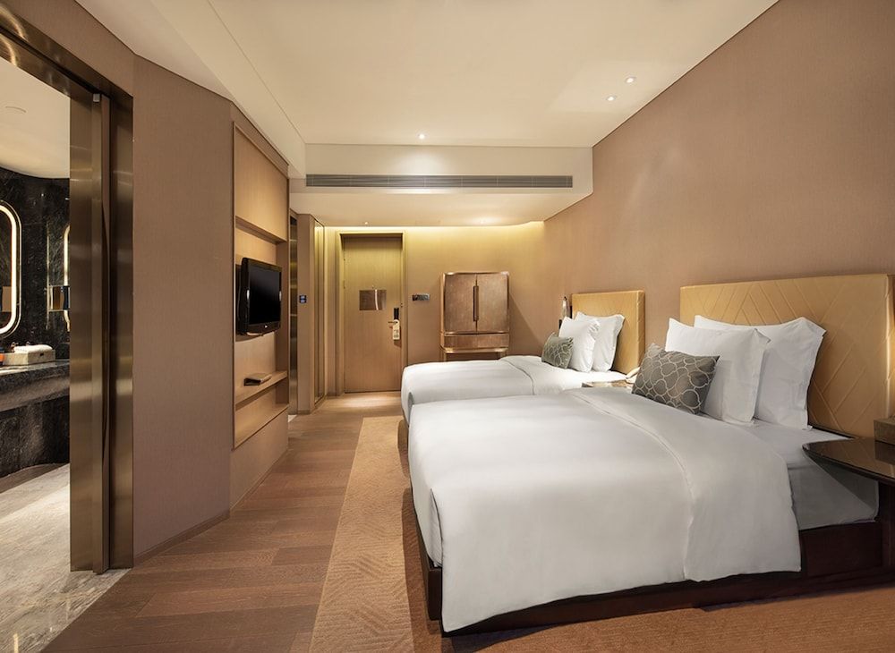 Grand Bay Hotel Zhuhai Premium Mountain View Room with Twin Beds