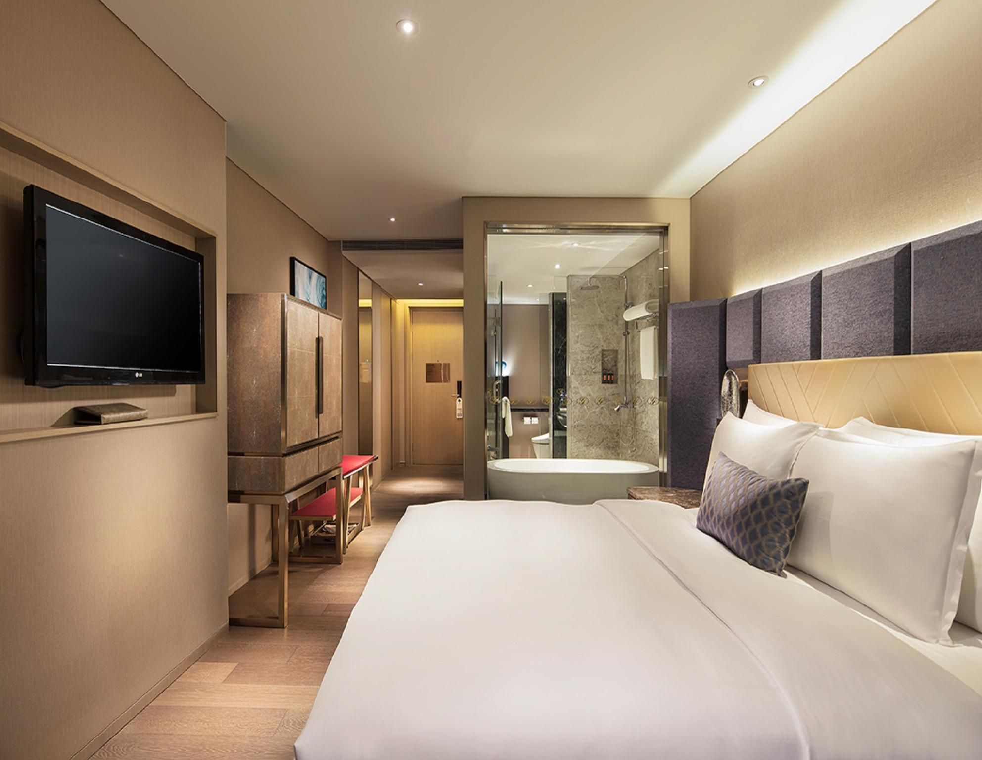 Deluxe Sea View Room 1 King bed