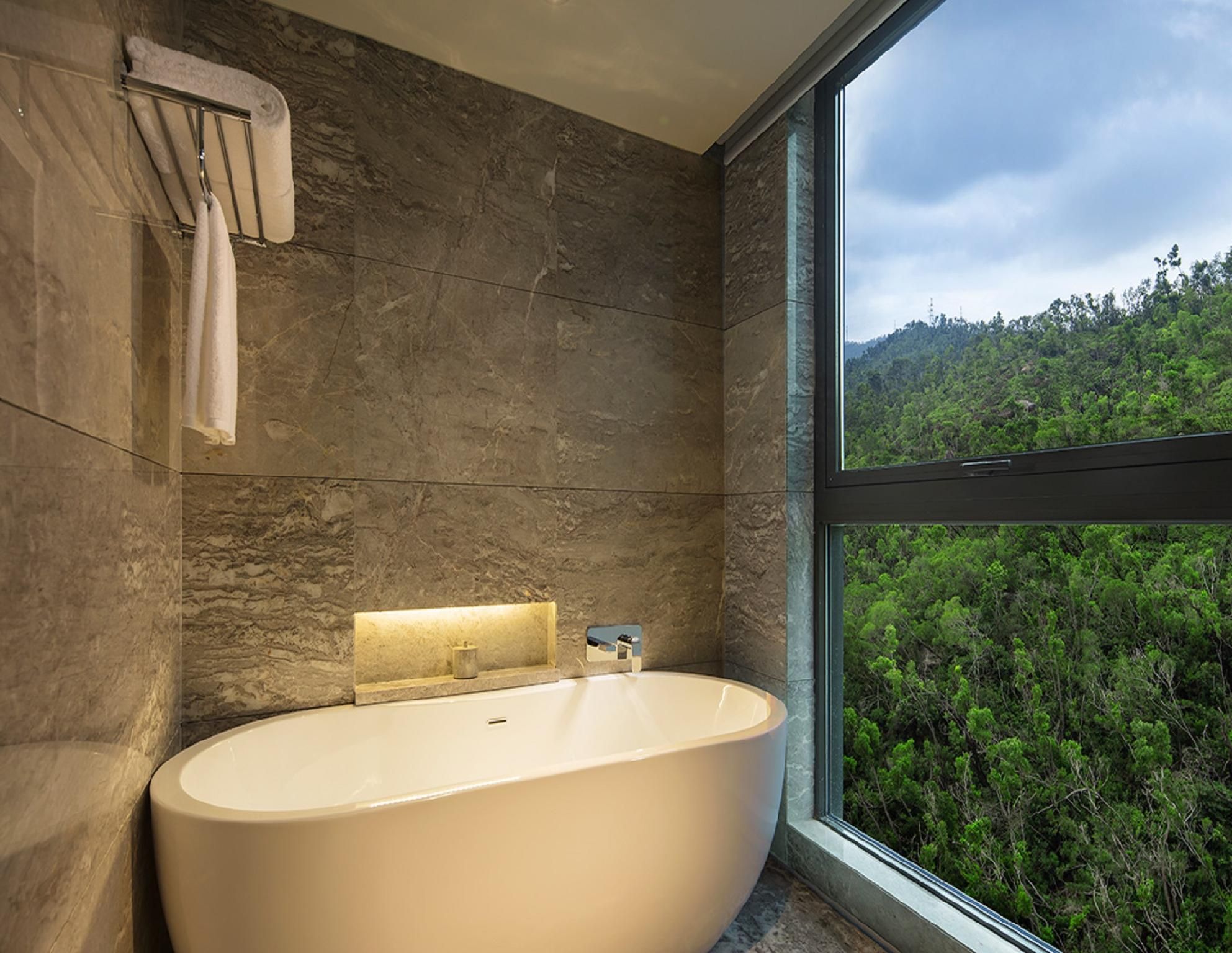 Grand Bay Hotel Zhuhai Deluxe Mountain View King Bed 3